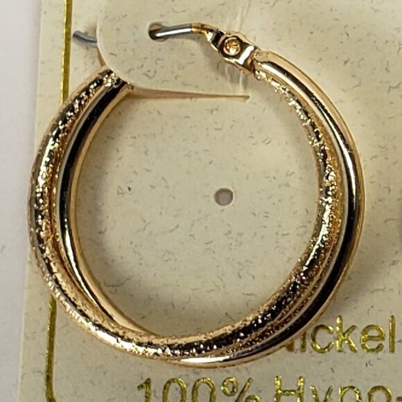 Stunning Intertwined Gold Tone Hoop Earrings with Textured and Polished Finish - Picture 3 of 6